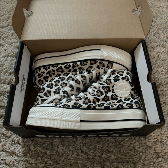 Brand new (never worn) Cheetah print PLATFORM converse (Kids size 5) - Picture 2 of 2
